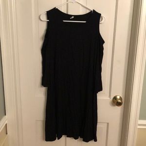 EUC Pinkblush Maternity Peek-a-Boo Sleeve Dress